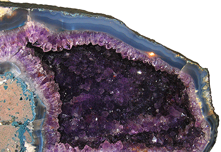 Amethist geode of kathedraal wit small